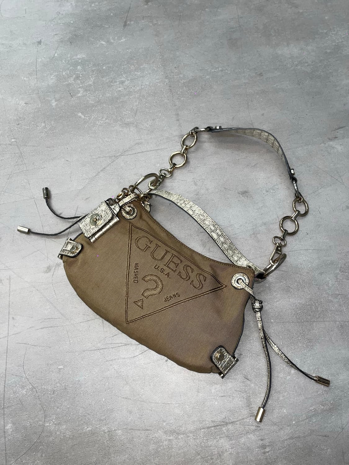 Guess beige key ring shoulder bag 상품이미지2