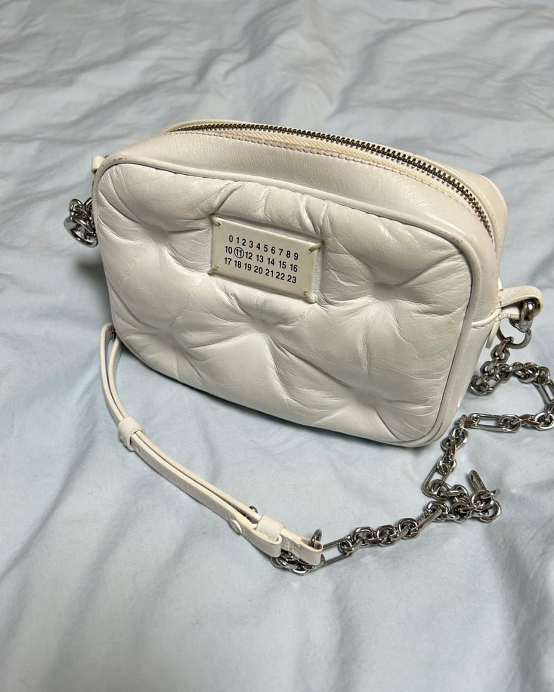 마르지엘라 화이트 글램 크로스백 상품이미지2