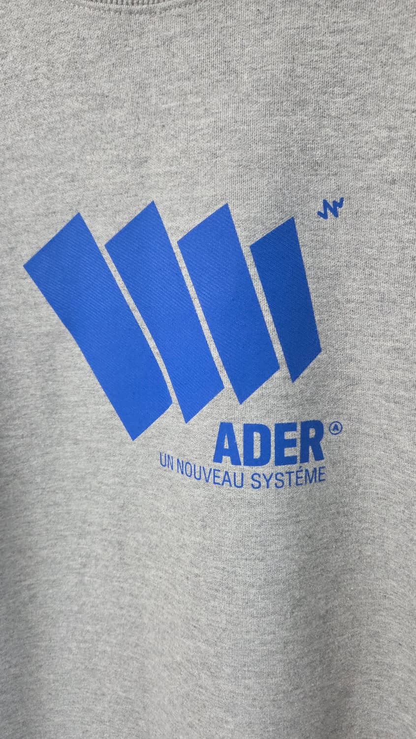 (착샷) 아더에러 볼록 로고 스웻 티셔츠 맨투맨  상품이미지2