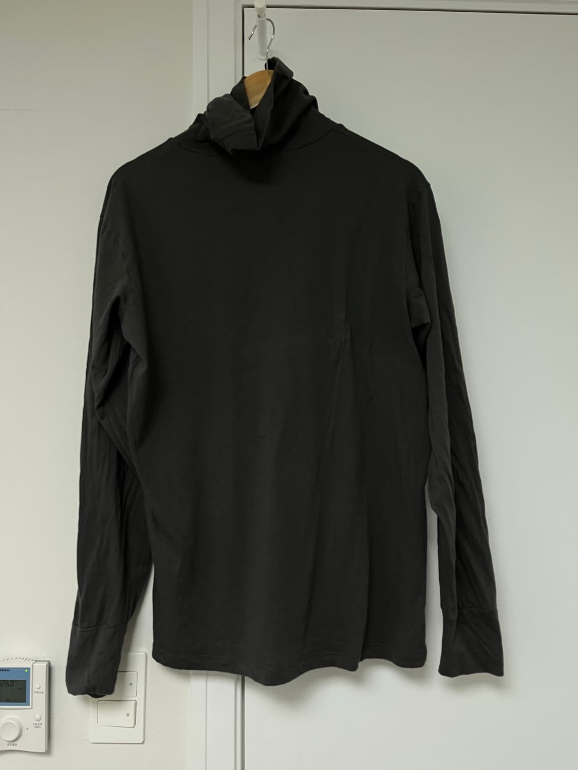 해칭룸 터틀넥 티 2사이즈 상품이미지2