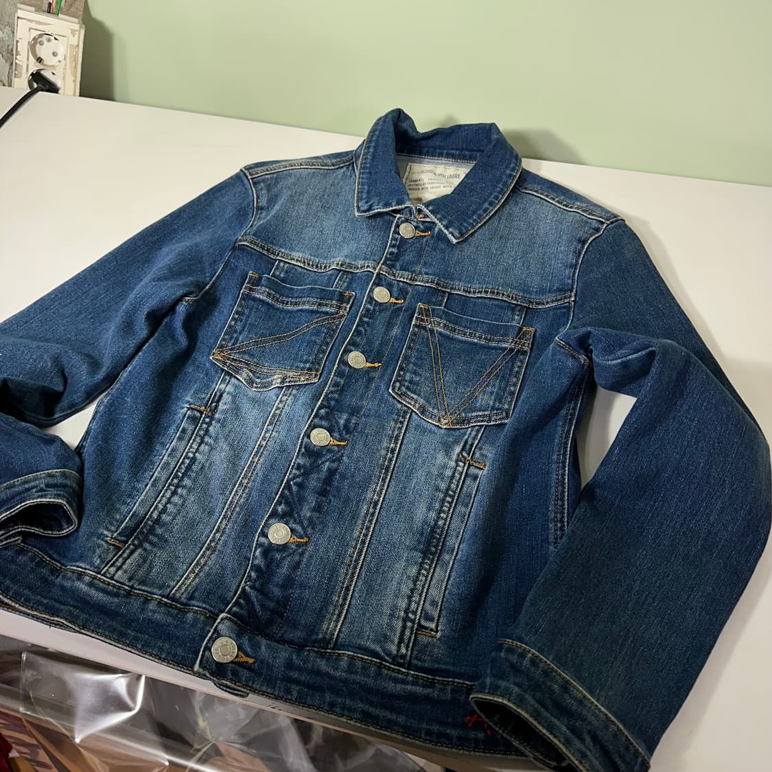 우먼S-M 쟈딕앤볼테르 슬림핏 엔젤기타자수 데님자켓 상품이미지4