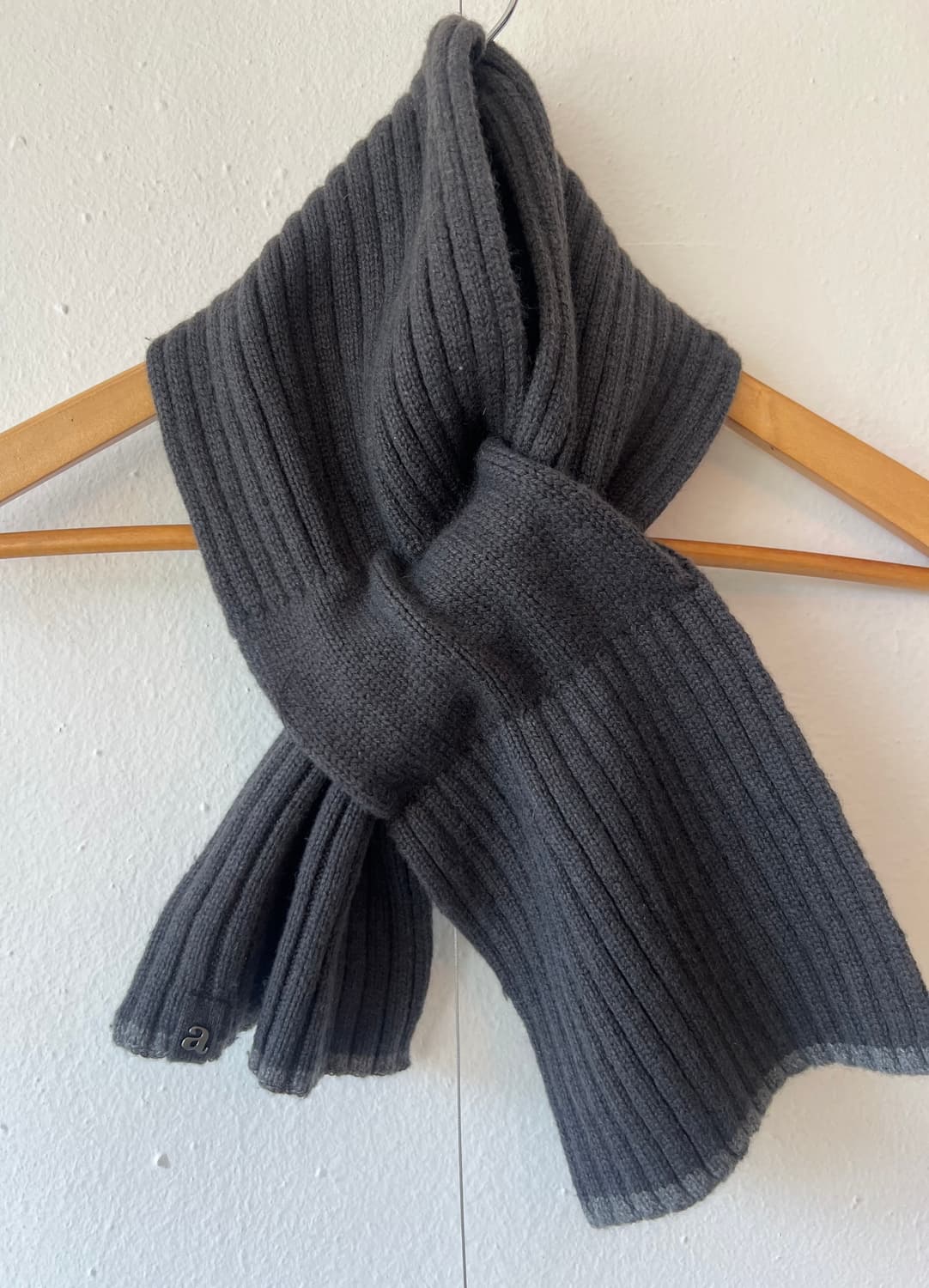 아떼 athe 바네사브루노 차콜그레이 울캐시미어 넥워머 쁘띠머플러 상품이미지1