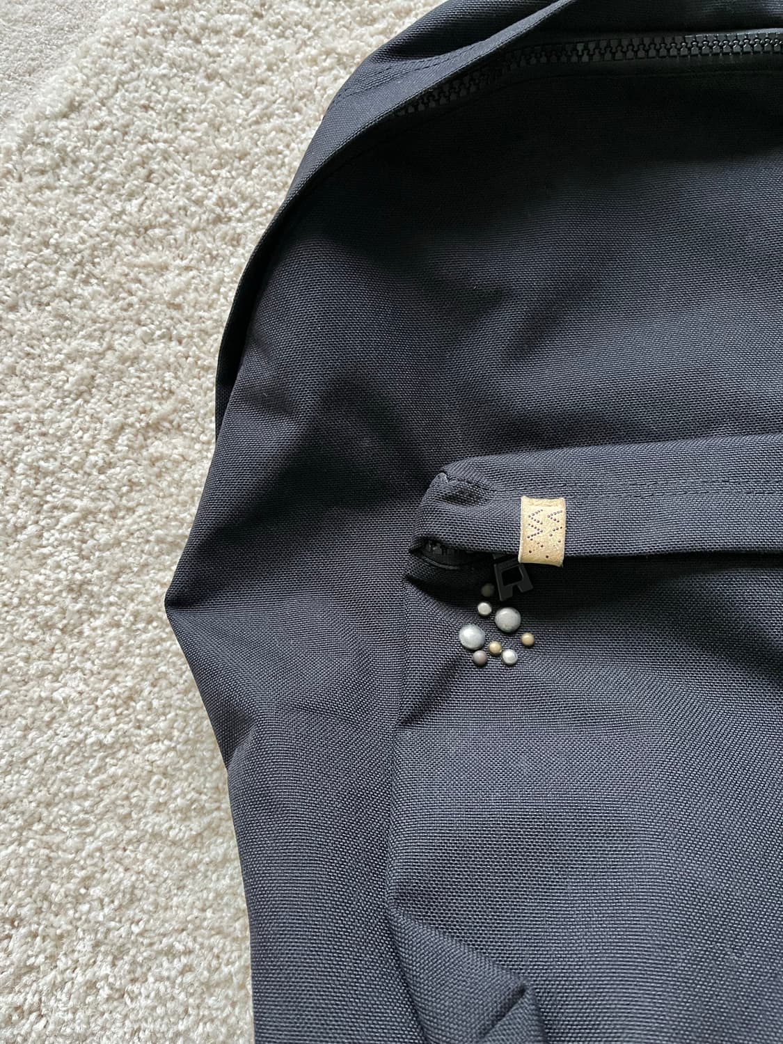 비즈빔 코듀라 22L 커스텀 스터드 백팩 블랙 상품이미지4