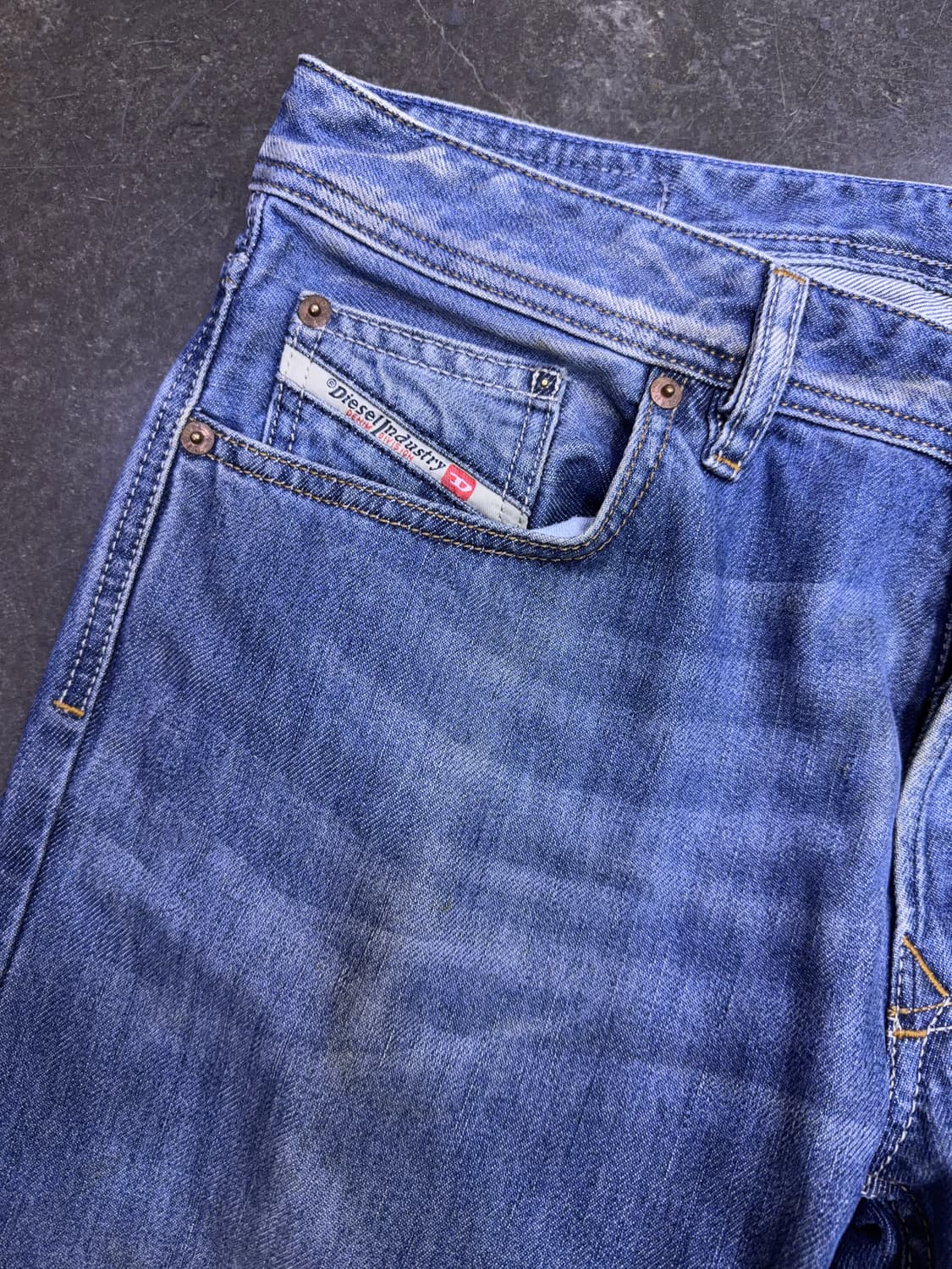 디젤 라키 레귤러 스트레이트핏 빈티지 워싱 데님팬츠 31 상품이미지4