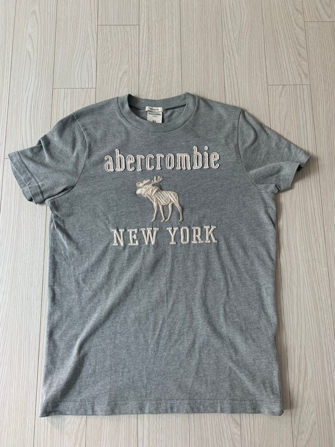 아베크롬비 뉴욕 반팔 티셔츠 (실측확인) 상품이미지1