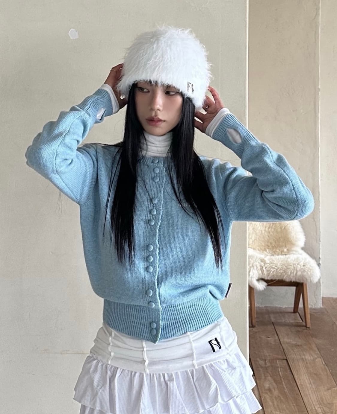 뉴얼린 엠블럼 퍼 비니 화이트 emblem Fur Beanie 상품이미지2