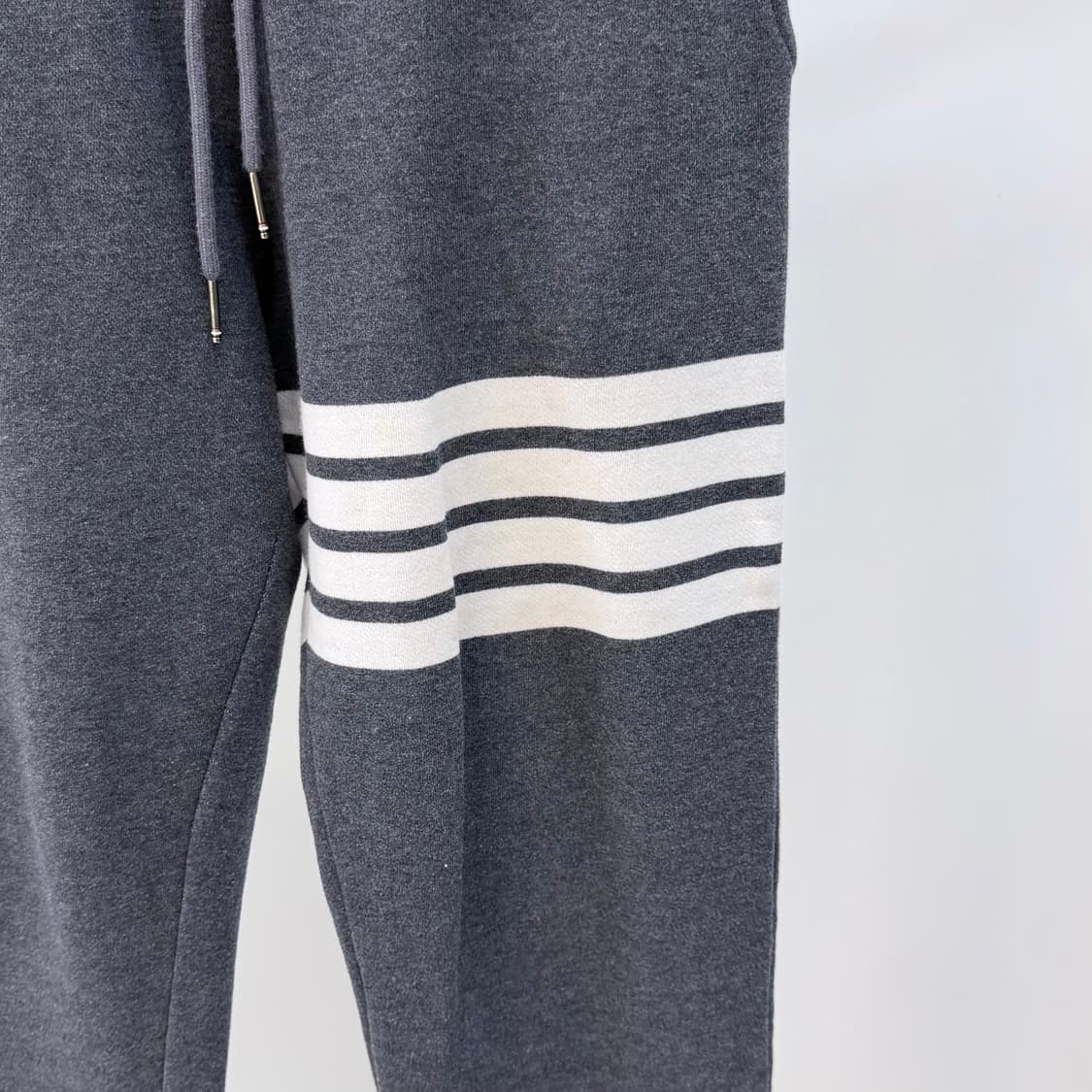 [S+급/1] 톰브라운 사선완장 트레이닝 조거팬츠 바지 다크그레이 상품이미지2