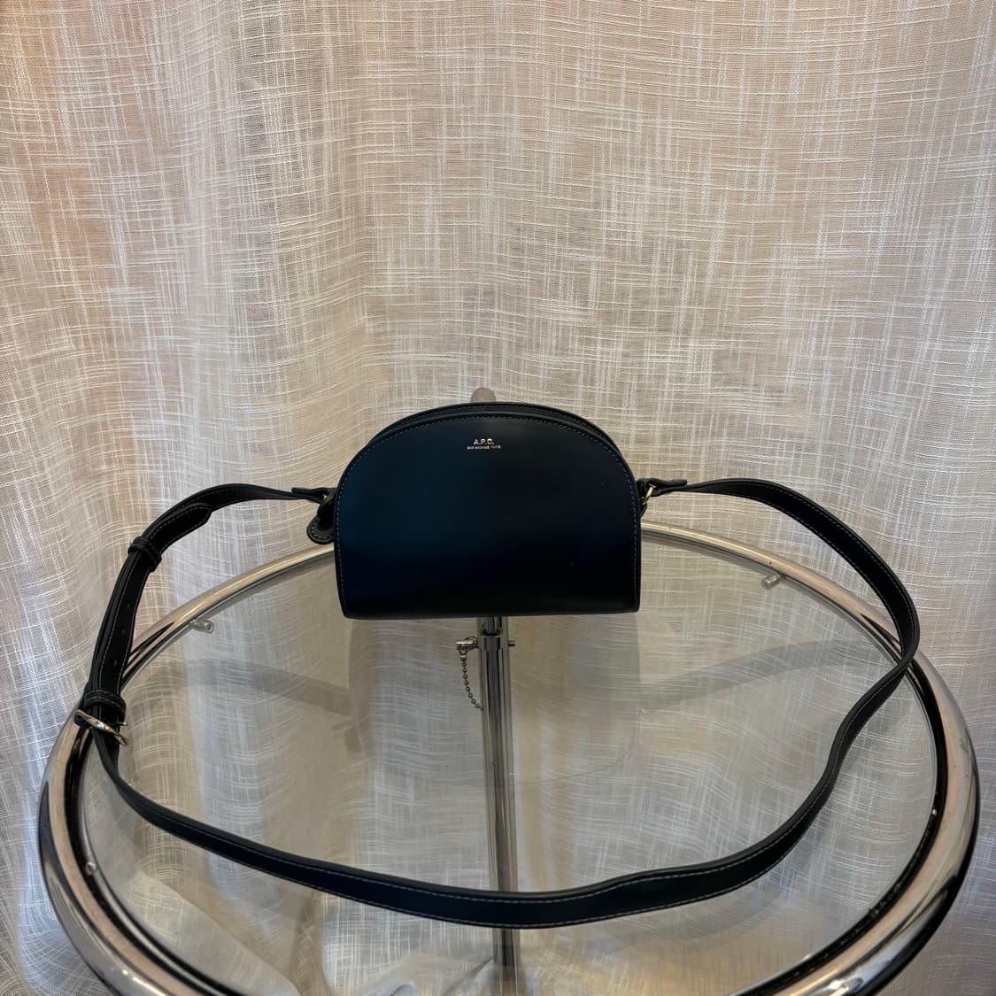 정품 아페쎄 하프문 미니 크로스백   상품이미지1