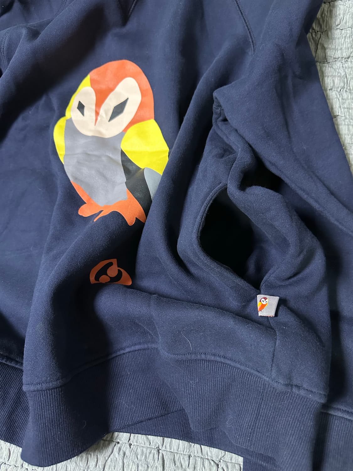 럭키슈에뜨 네이비 색상의 스웨트셔츠 상품이미지5