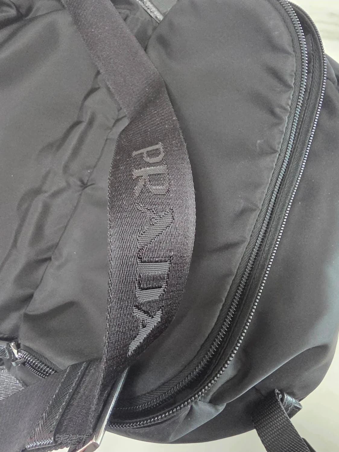 프라다 바이커백 라지 블랙 상품이미지7