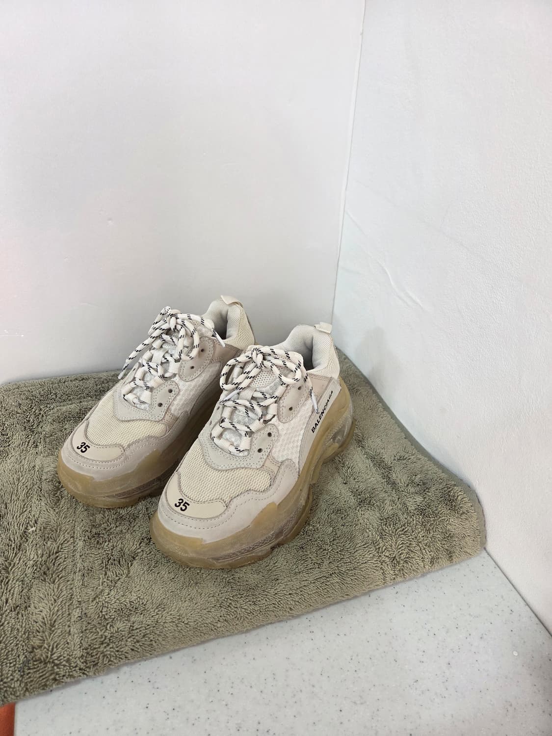 발렌시아가 트리플S 544351스니커즈 35 상품이미지1