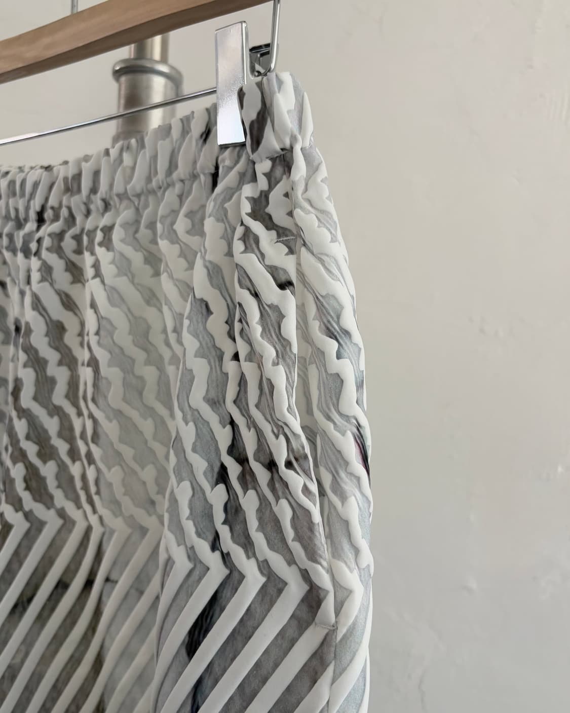 ISSEY MIYAKE 이세이미야케 화이트 플리츠 팬츠 상품이미지4