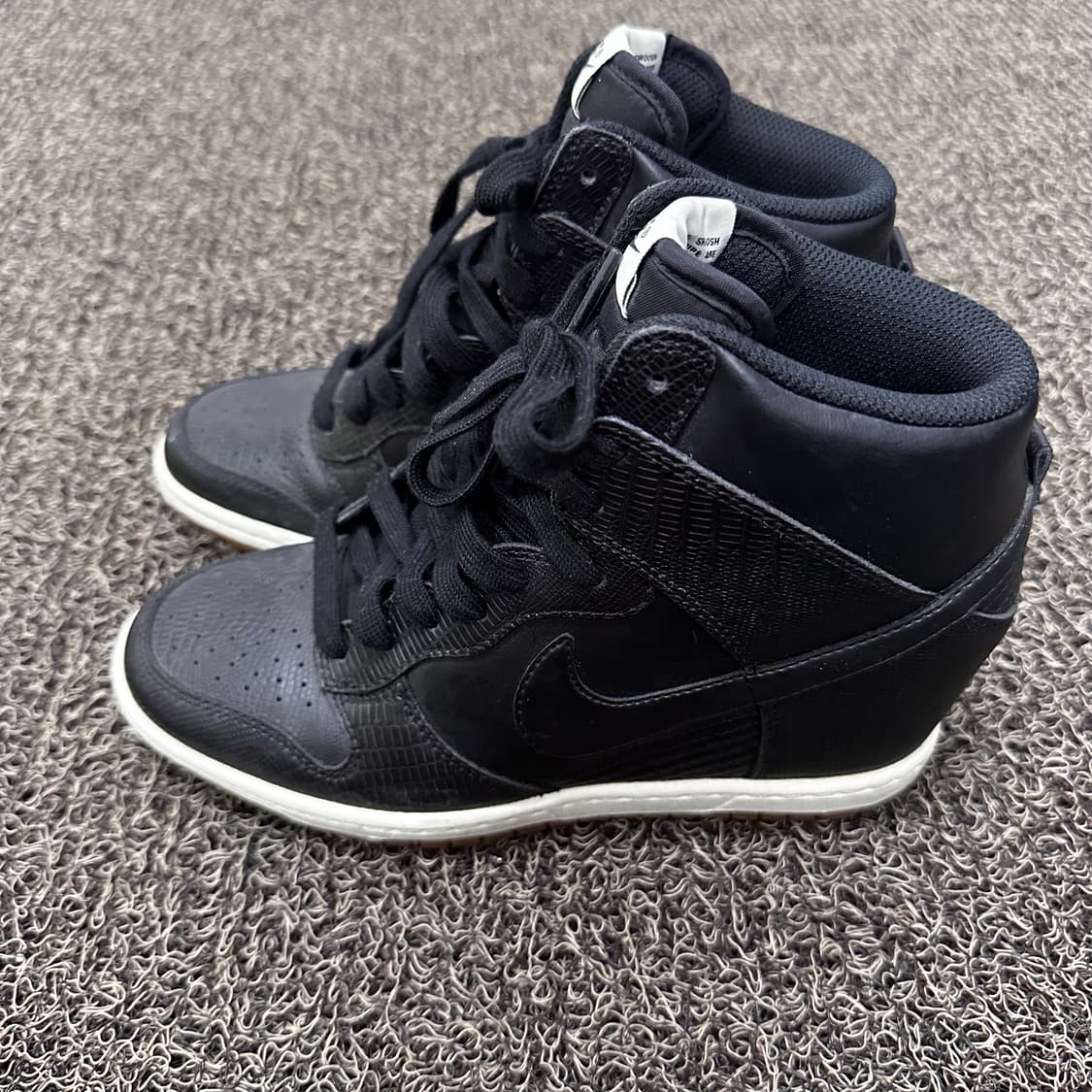 NIKE 나이키 덩크 스카이 여성 하이탑 운동화 블랙 240 상품이미지3