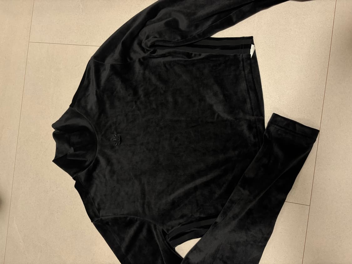 희귀)아디다스 블랙 벨벳 크롭탑  상품이미지3