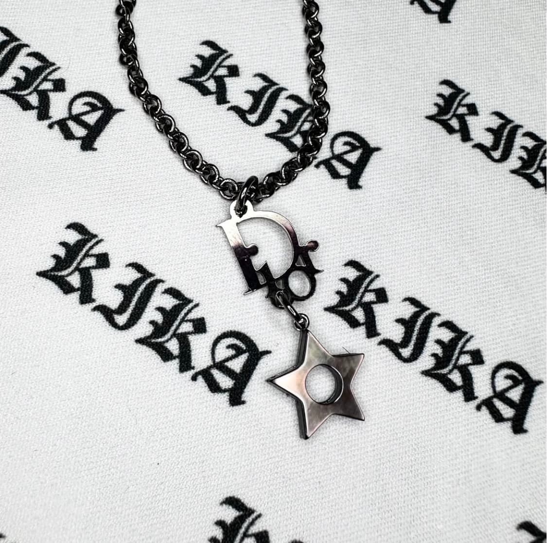 디올 흑니켈 스타 목걸이 상품이미지1