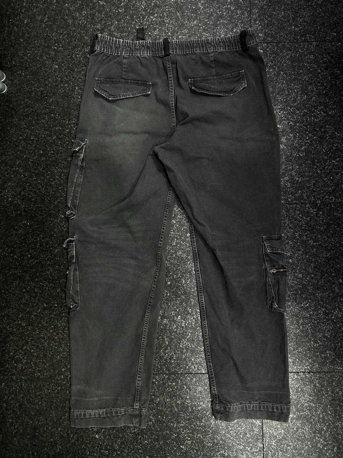 Zara의 워시드 릴랙스드 핏 데님 카고 팬츠 상품이미지2