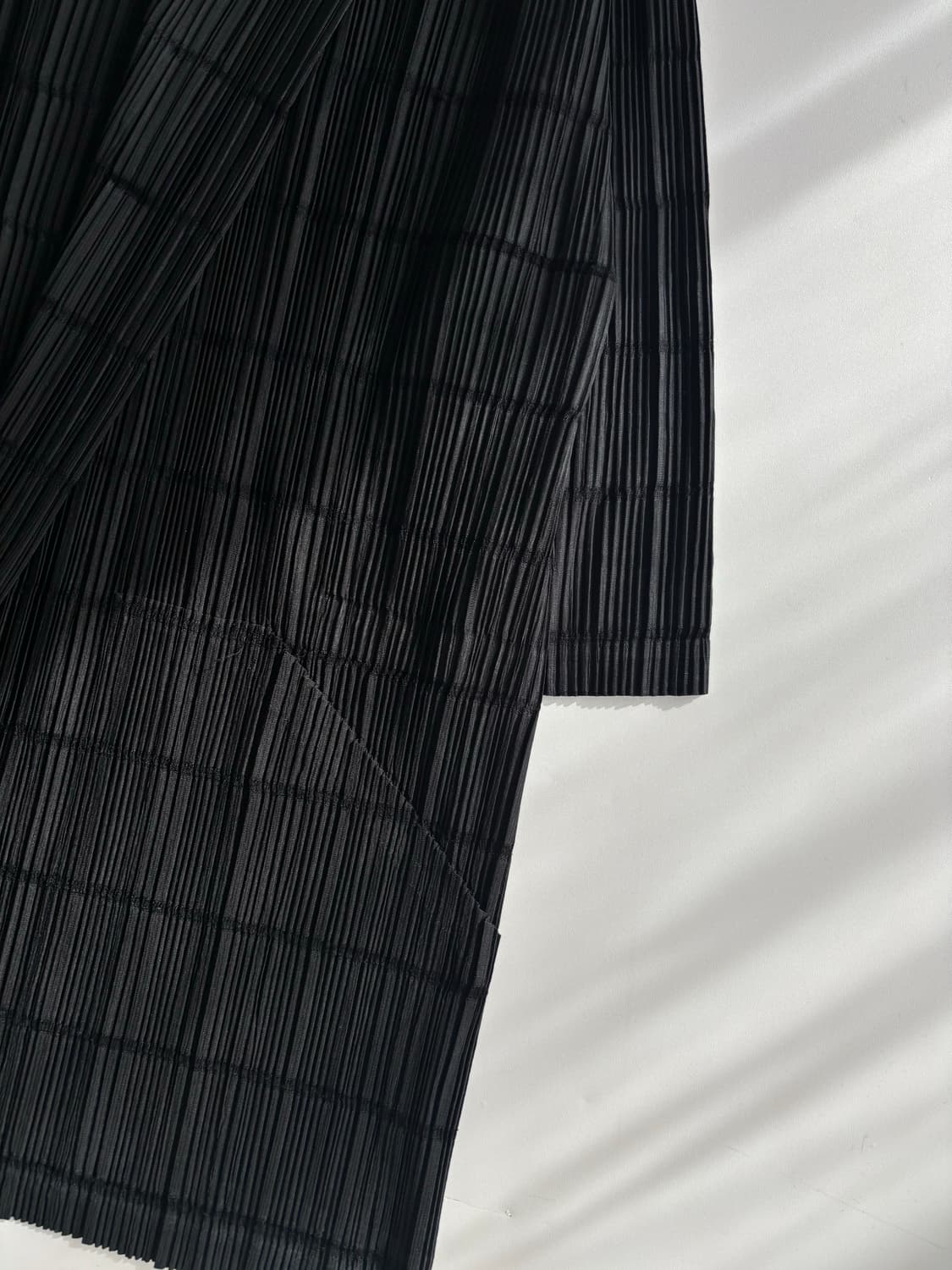 이세이미야케 플리츠플리즈 블랙 오픈 후드 가디건  상품이미지6