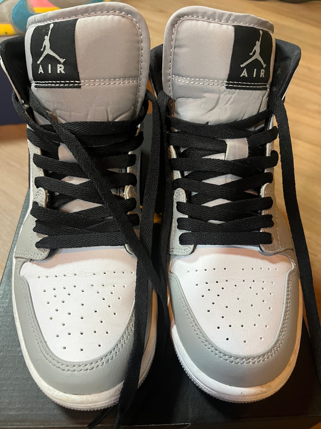 나이키 에어 조던 1 미드 라이트 스모크 그레이 250mm 상품이미지1