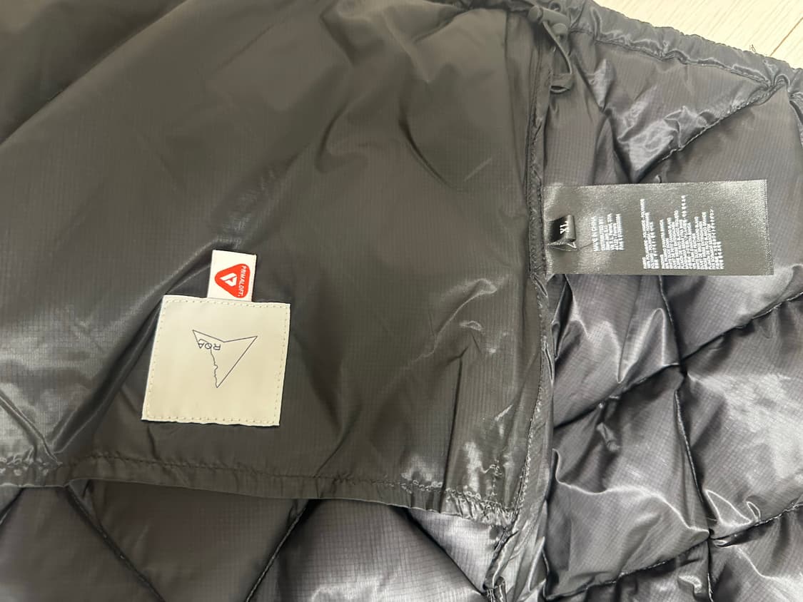 로아 라이트다운패딩 팝니다(추가금드리고 누나패딩 교환가능) 상품이미지3