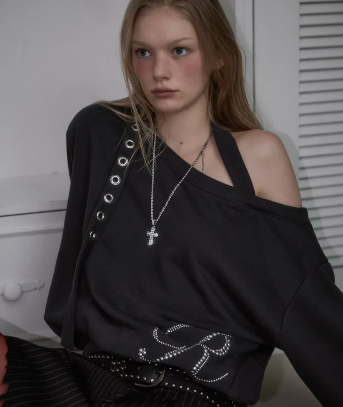 로제프란츠 Eyelet Strap Open Sweatshirt 상품이미지1