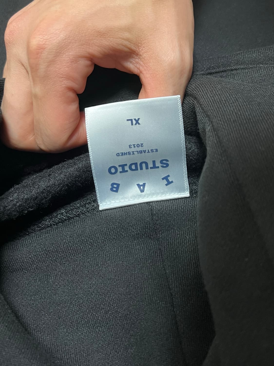 아이앱 스튜디오 블랙 후드티  상품이미지3