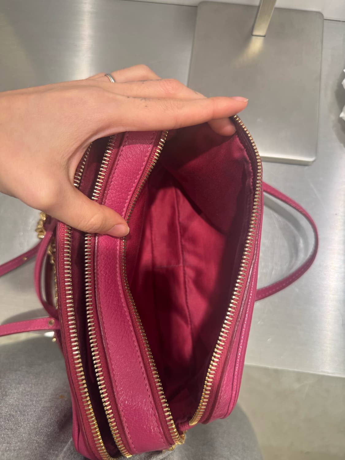 미우미우 가죽백 상품이미지7