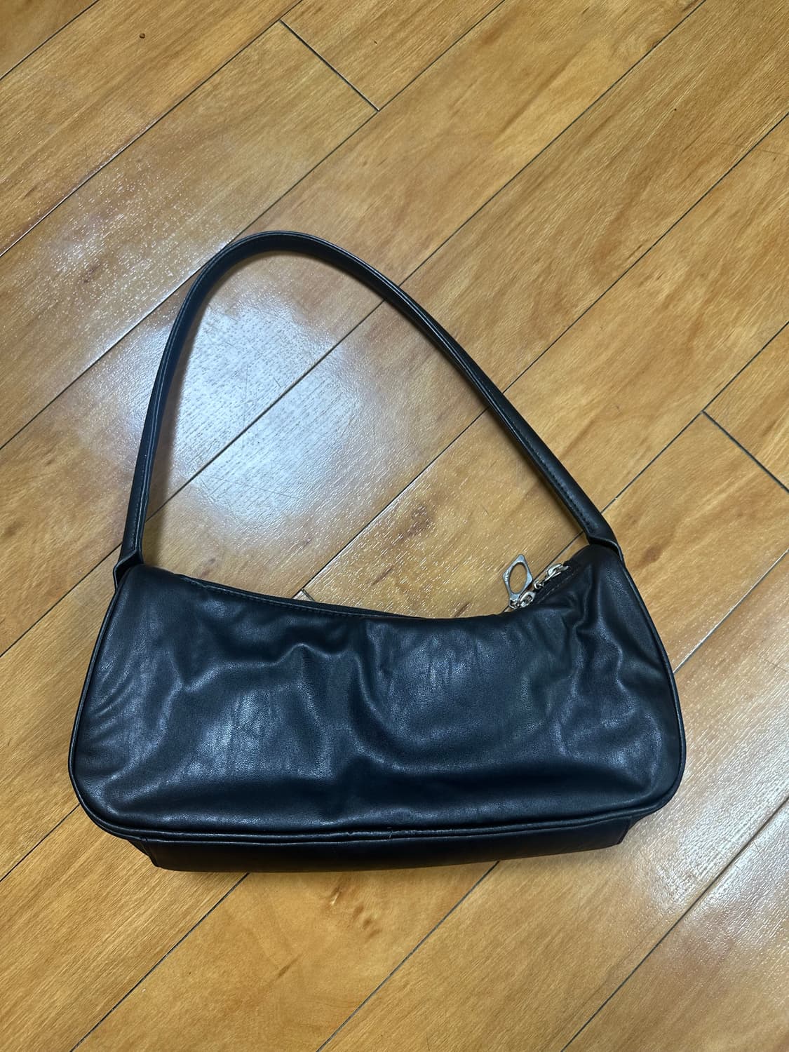 미스치프 롬버스 레더 숄더백 블랙 상품이미지2