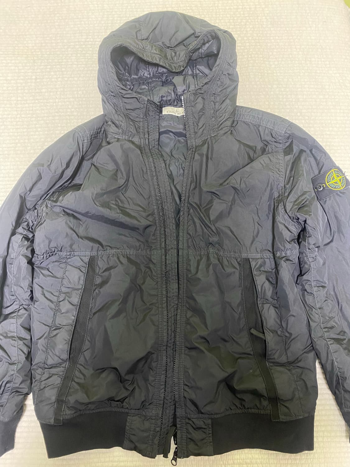 [m] 23fw 스톤아일랜드 크링클랩스 경량패딩 바람막이 블랙 상품이미지1