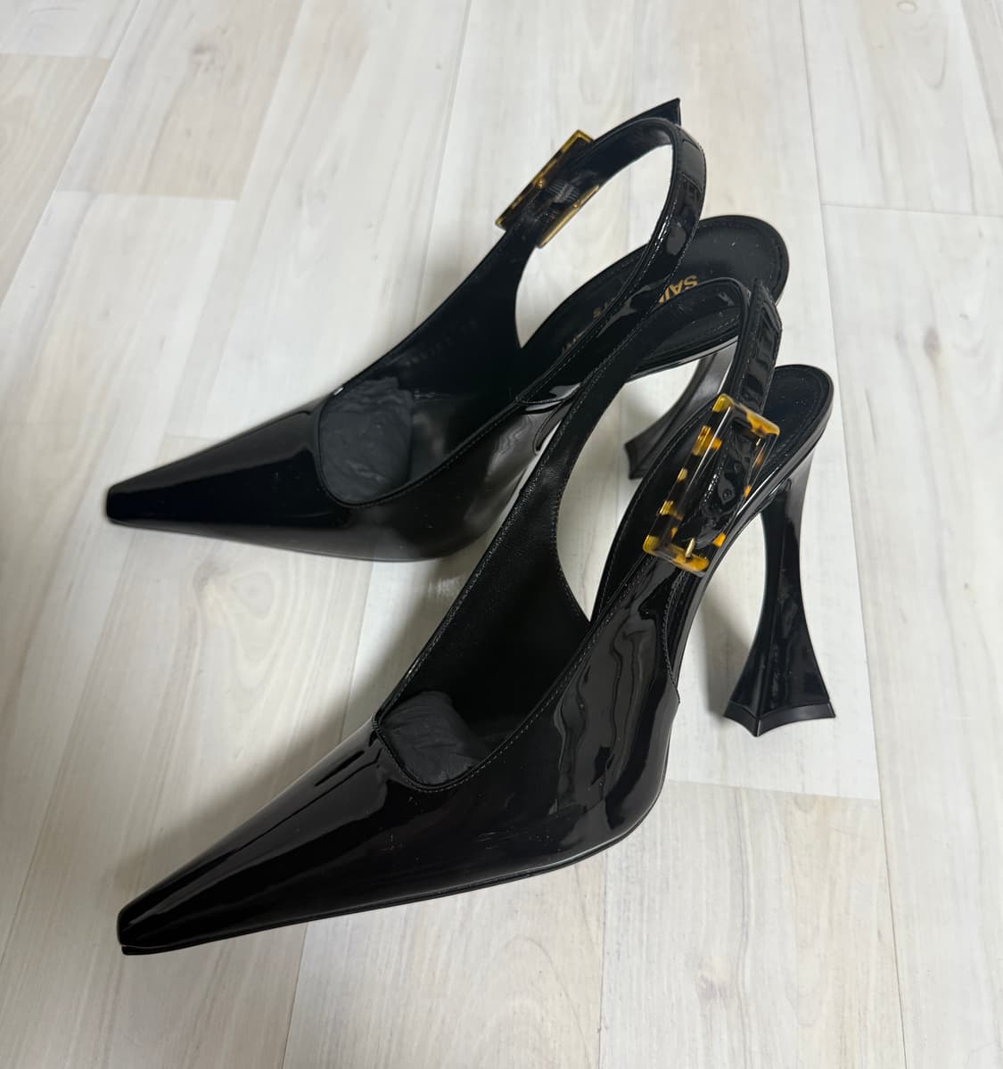 생로랑 듄 110 페이턴트 레더 슬링백 펌프스 38 상품이미지9