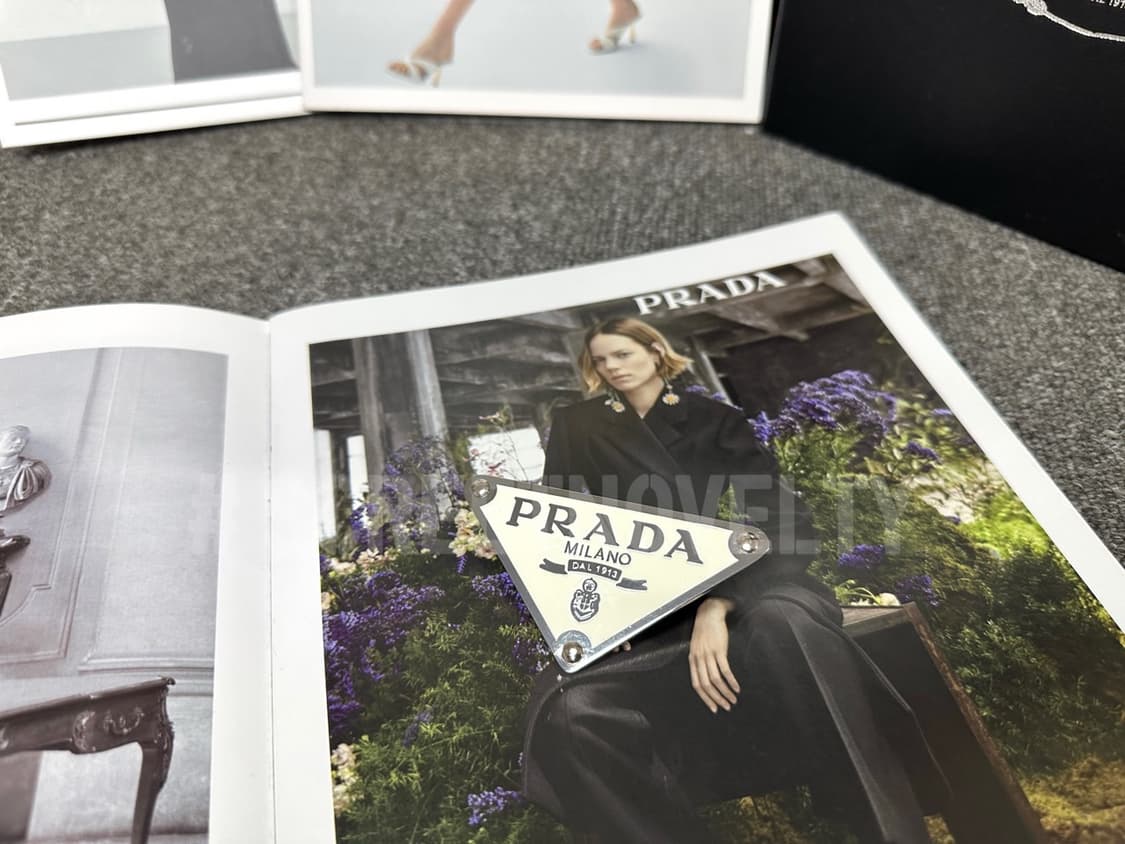 샤넬 사각 핸드메이드 헤어핀 화이트 (1ps) 상품이미지8