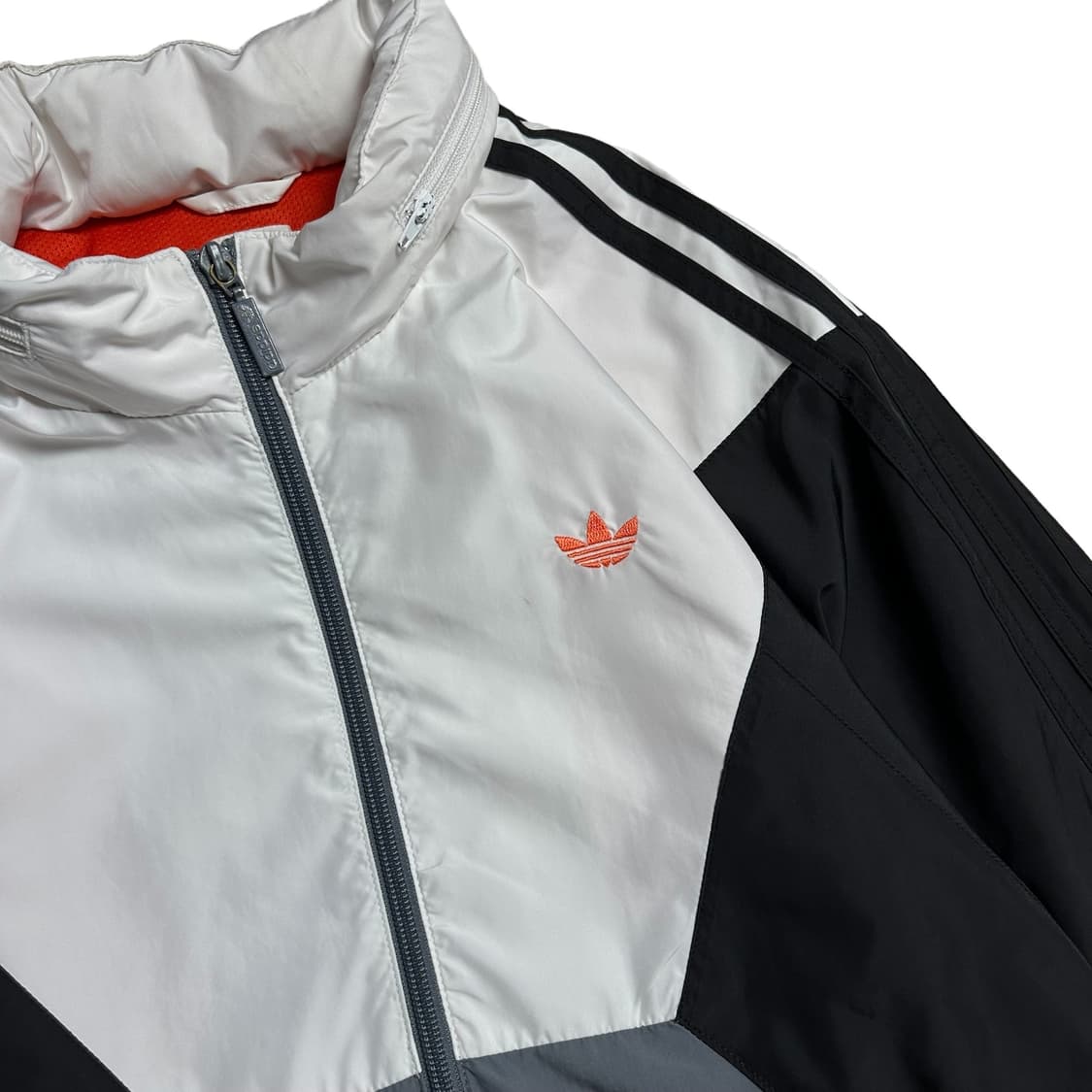 아디다스 배색 디테일 삼선 바람막이 상품이미지3