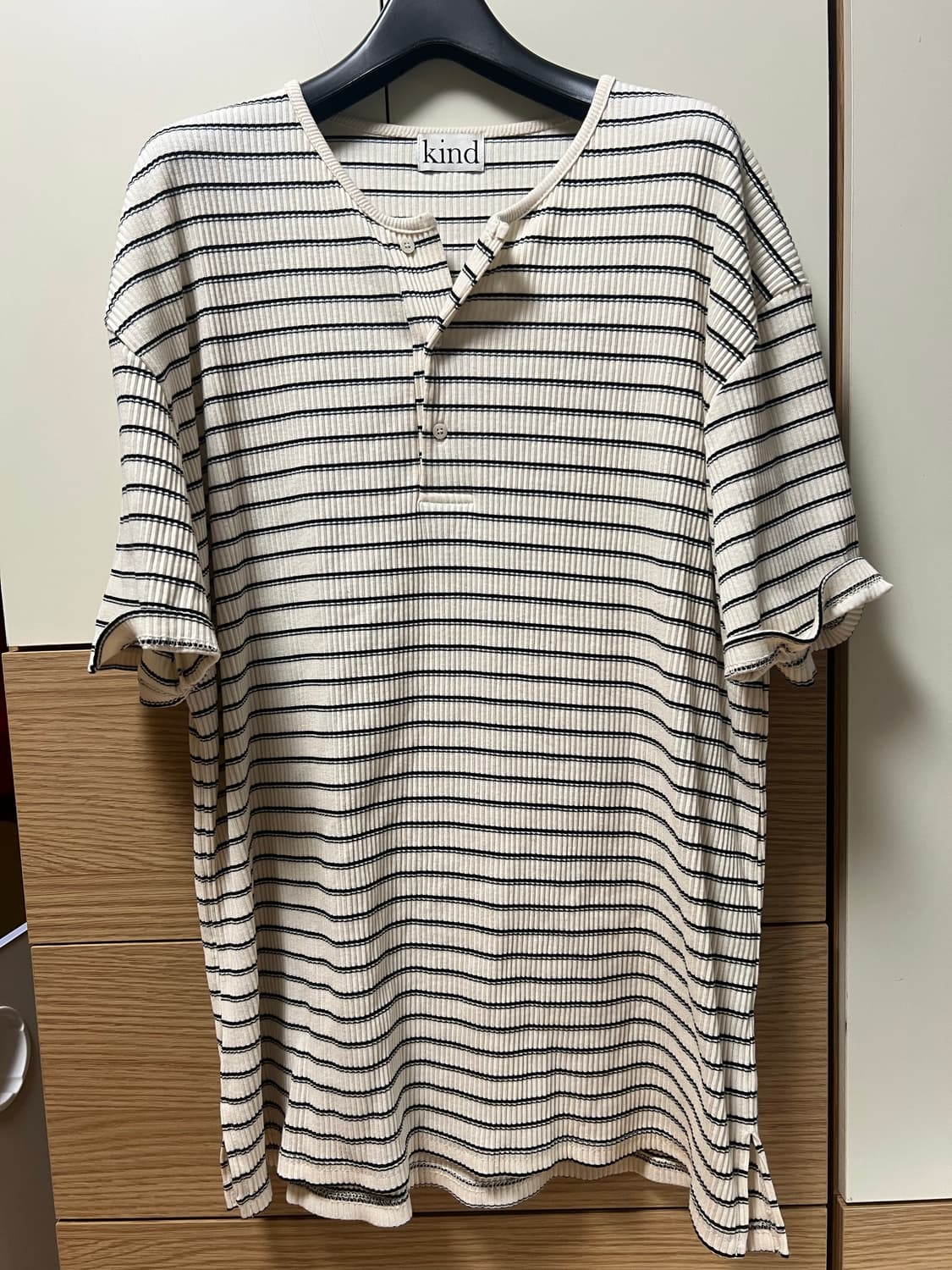 호아이보 스트라이프 헨리넥 상품이미지1