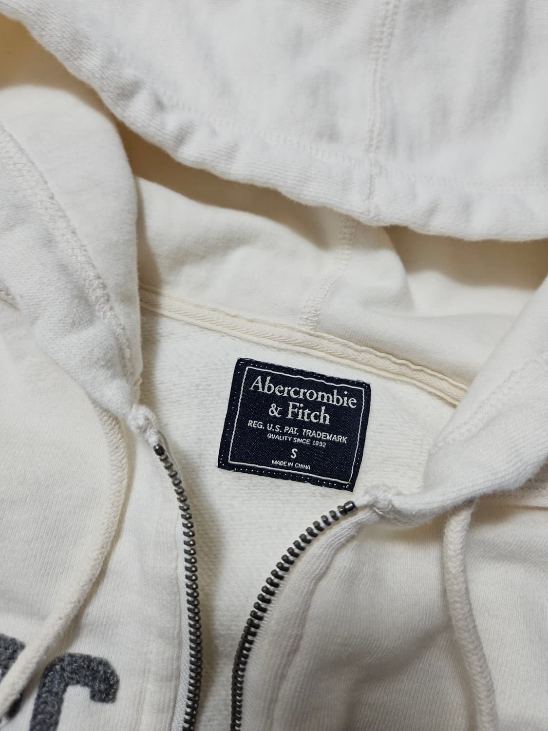 아베크롬비 화이트 스펠아웃 후드집업 S 상품이미지3