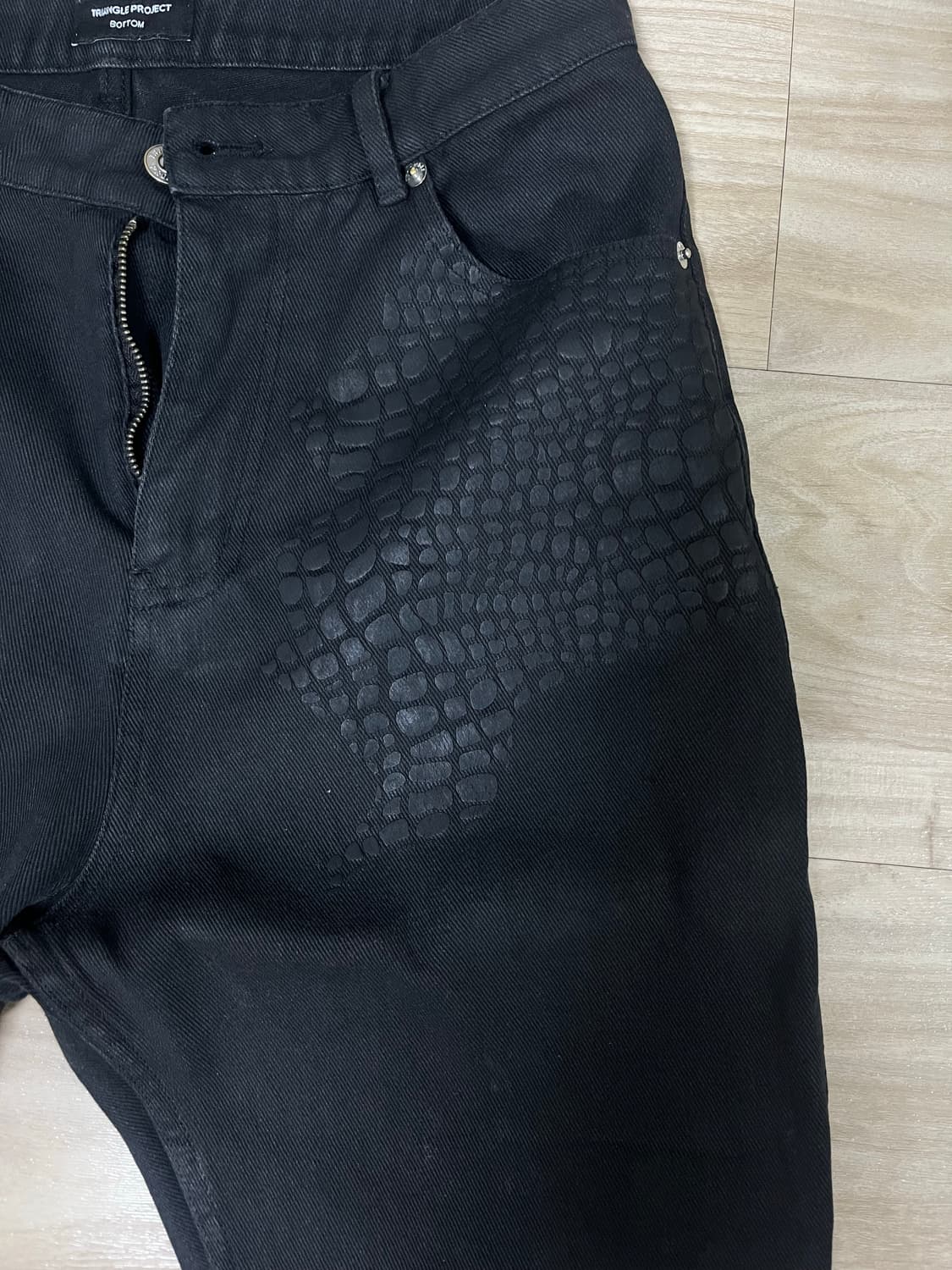 비엑세스 스네이크 프린트 부츠컷 플레어 팬츠 상품이미지6