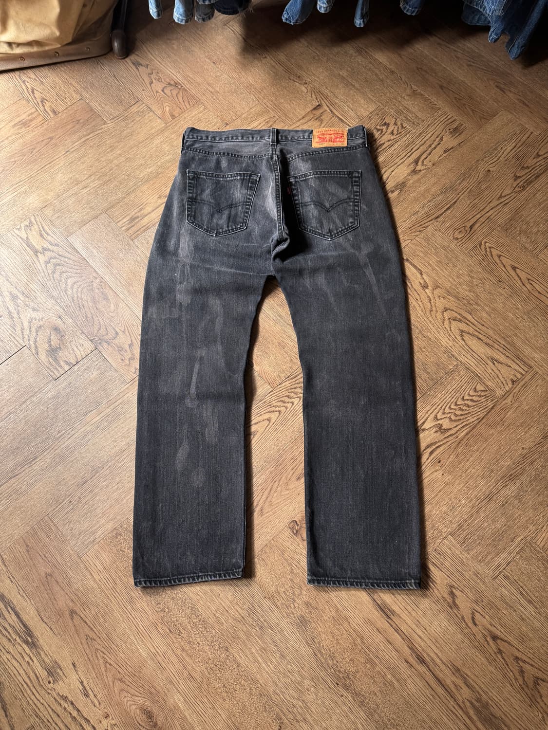 [34]리바이스 501 블리치드 스트레이트핏 흑청 데님 팬츠 상품이미지2