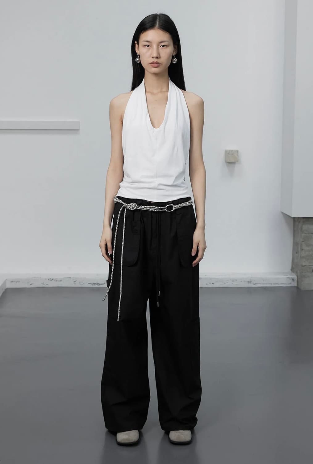 화이트 홀터넥 민소매 나시 상품이미지2