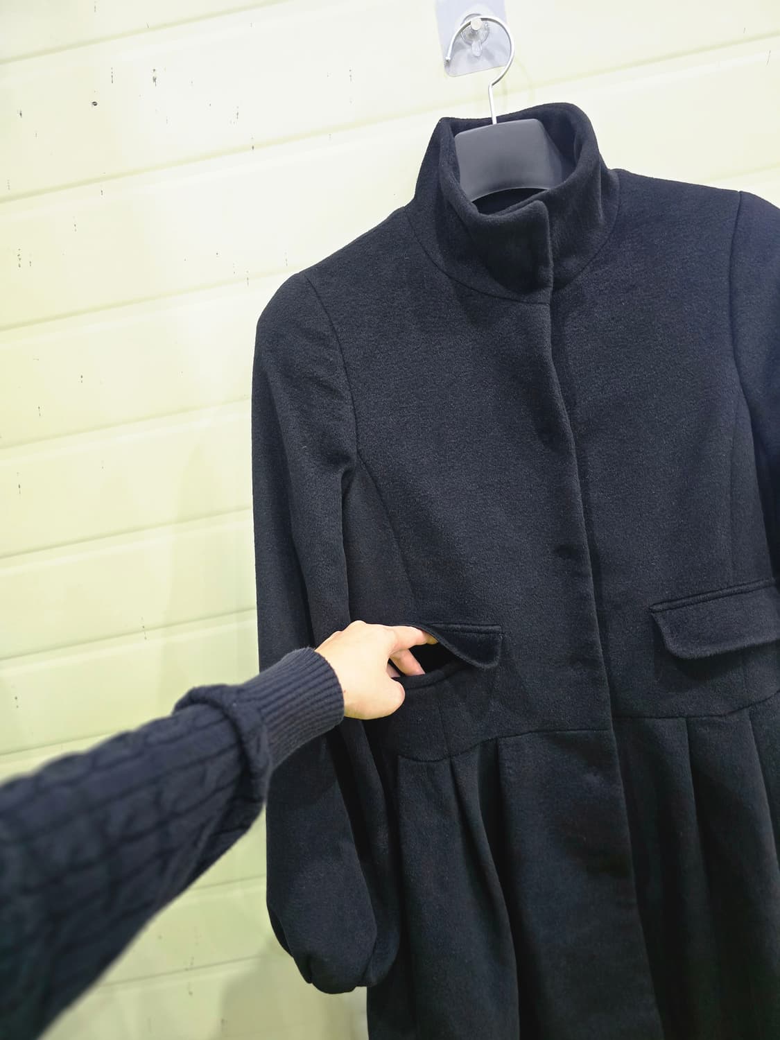 Theory 블랙 플레어핏 여성 코트 상품이미지3