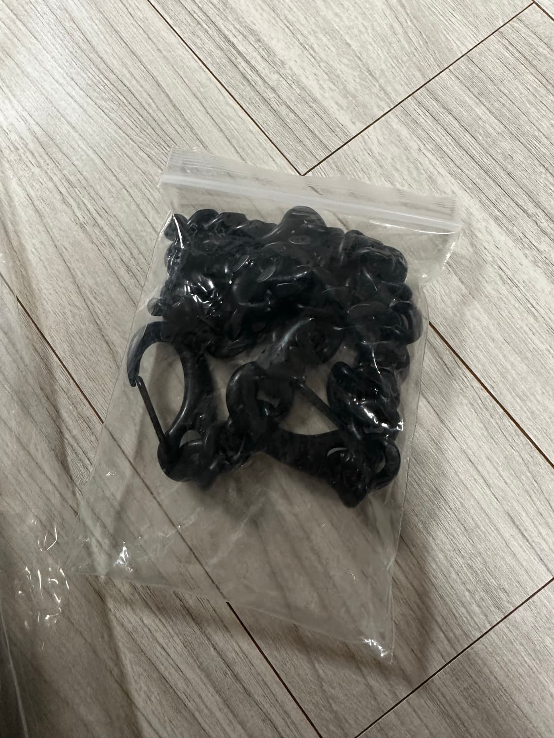 언더마이카 블랙 볼드 체인 슬림 스트레이트 왁스 코티드 진  상품이미지6