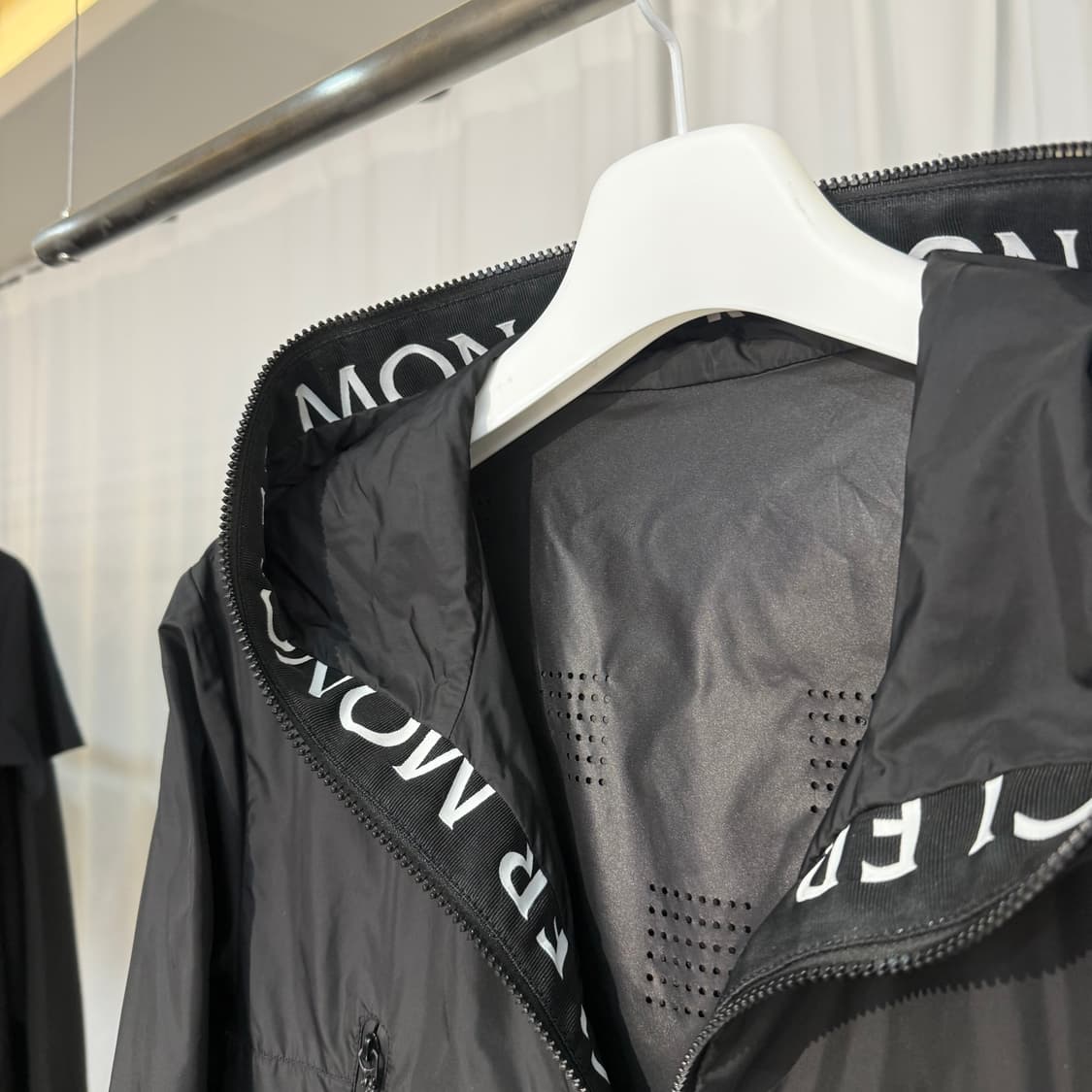 (105) 몽클레어 마세리우 블랙와펜 바람막이 상품이미지4