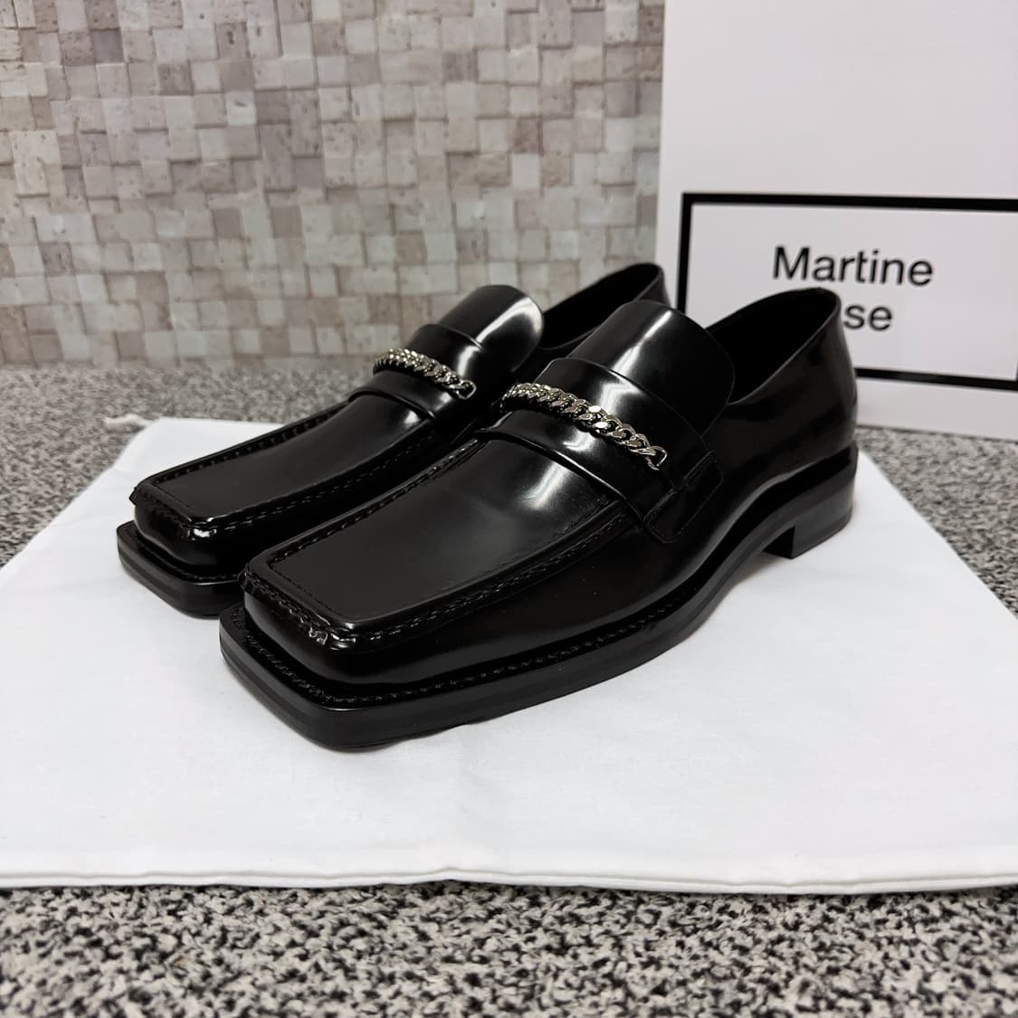 마틴 로즈 남성 블랙 체인 로퍼 75% 상품이미지2