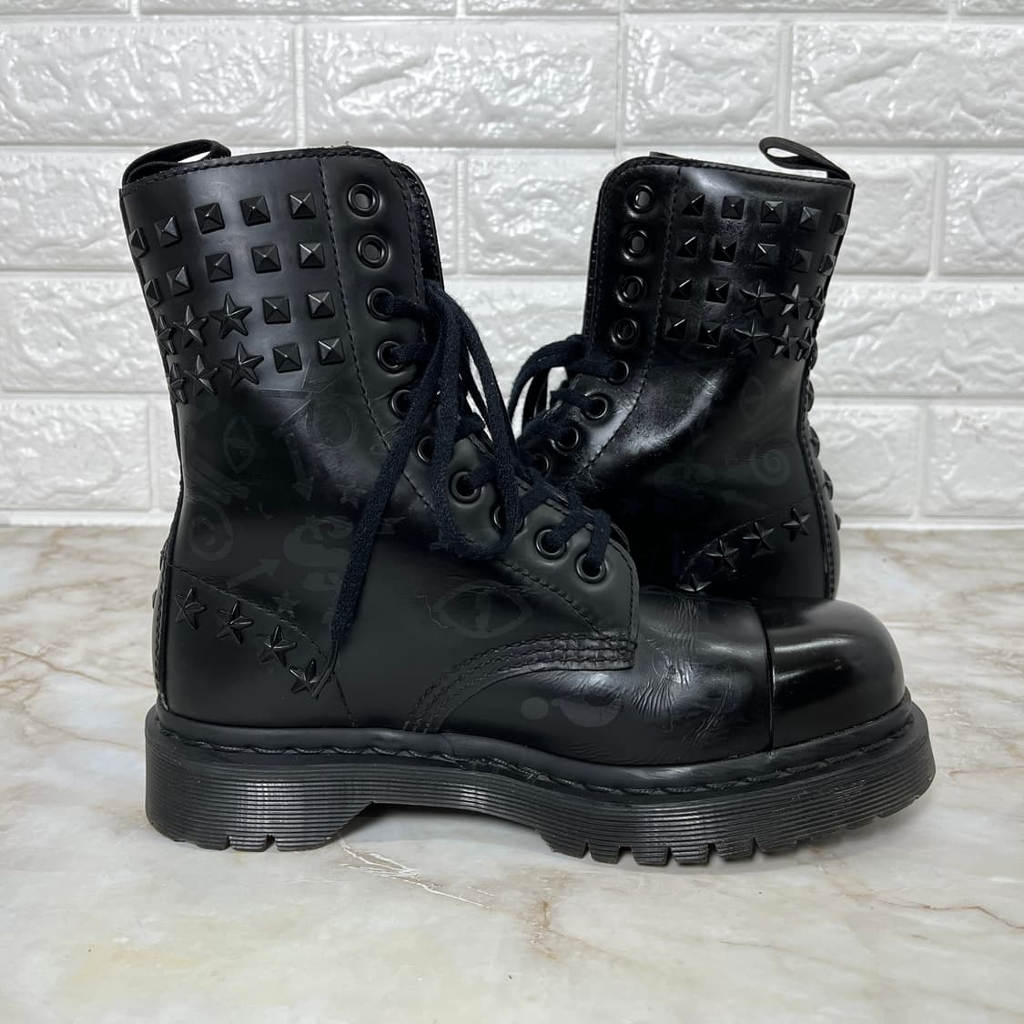 닥터마틴 1490 스터드 토널 스틸토 230 상품이미지4