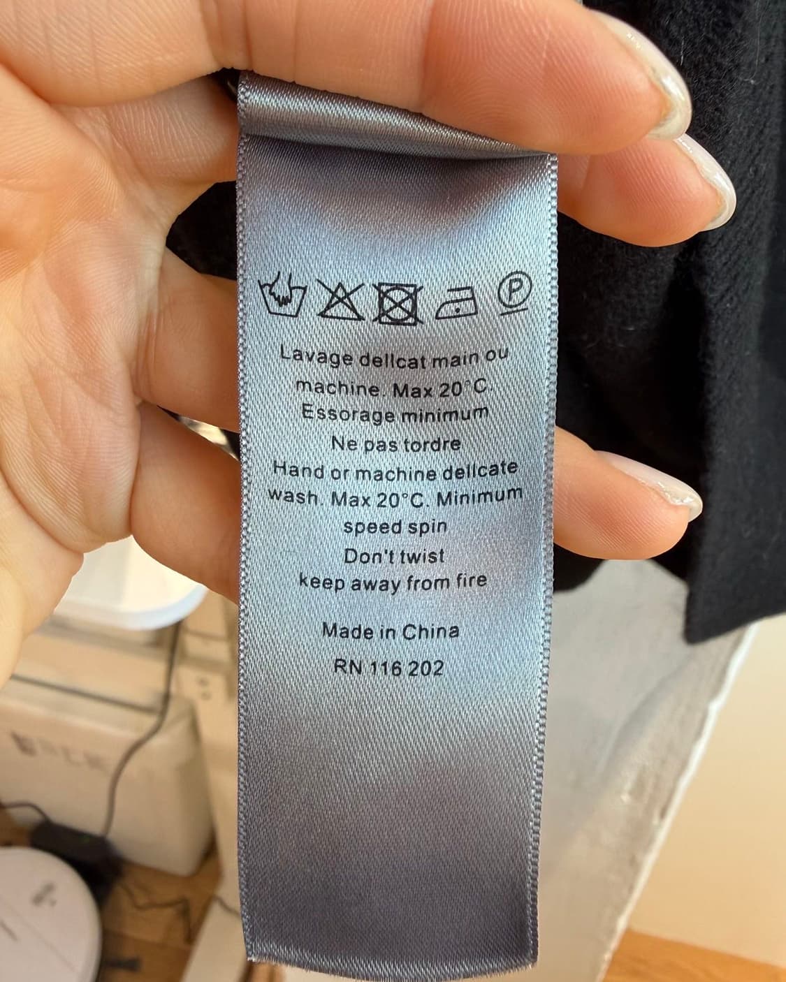 쟈딕앤볼테르 블랙 러브 캐시미어 니트  상품이미지10