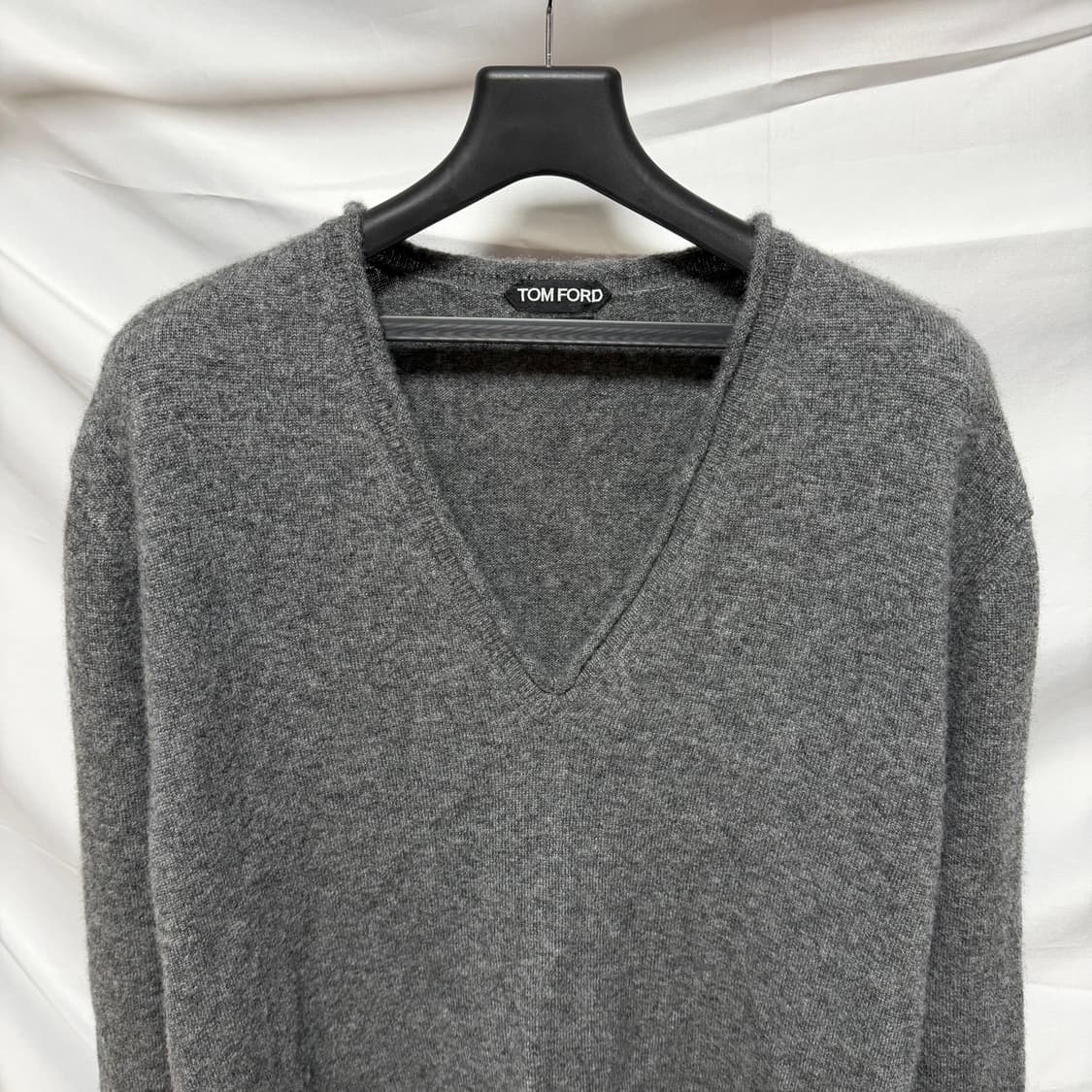 [S+급/54] 톰포드 브이넥 캐시미어 니트 그레이 상품이미지2