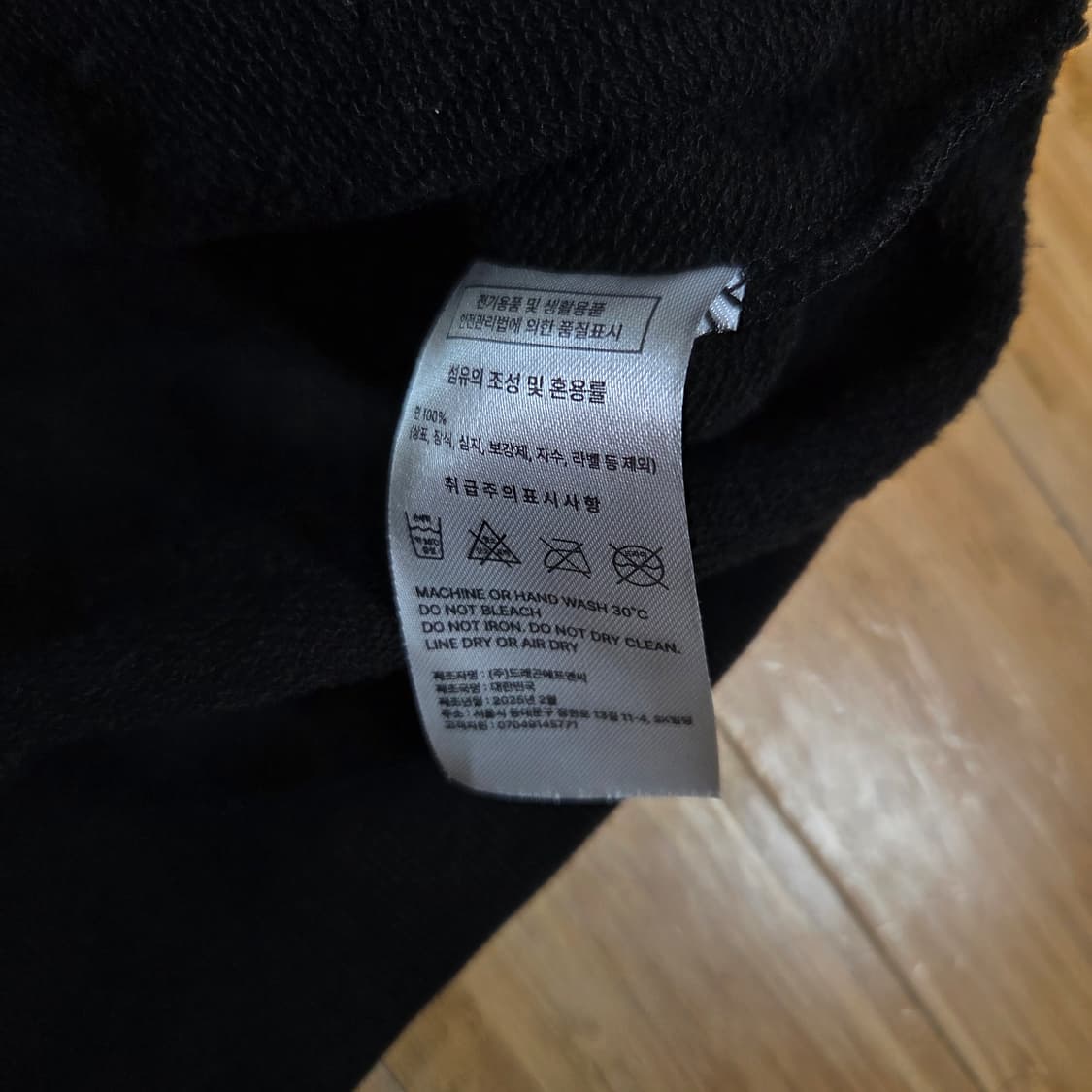 이스케이프프롬 블랙 체리밤 프린트 투웨이 후드집업 블랙 (실L)

 상품이미지5