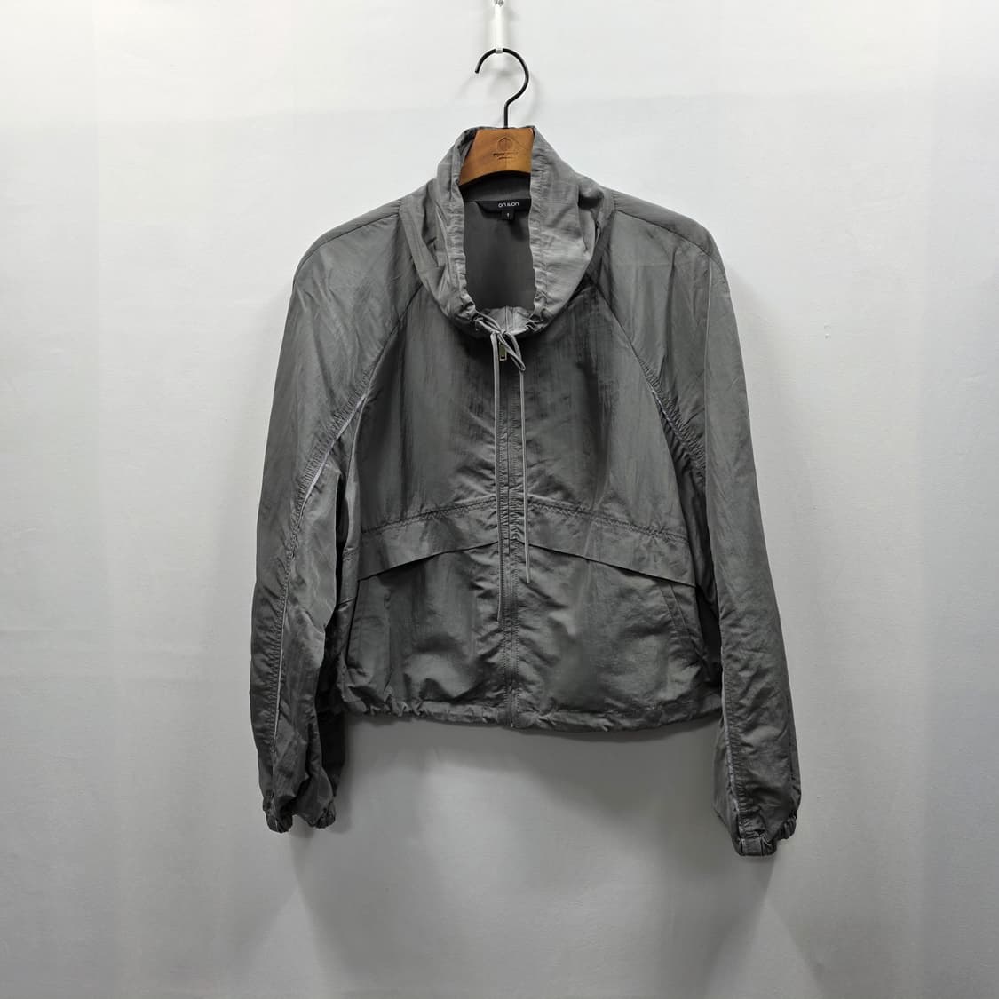 1839 [온앤온] 배색 크롭 점퍼 1 상품이미지1