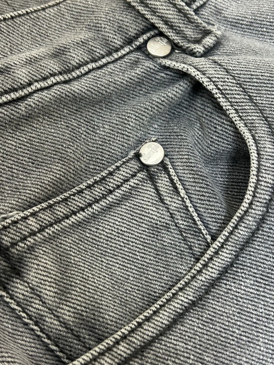 리바이스 90s 실버탭 릴렉스드핏 그레이 워싱 데님팬츠 상품이미지4