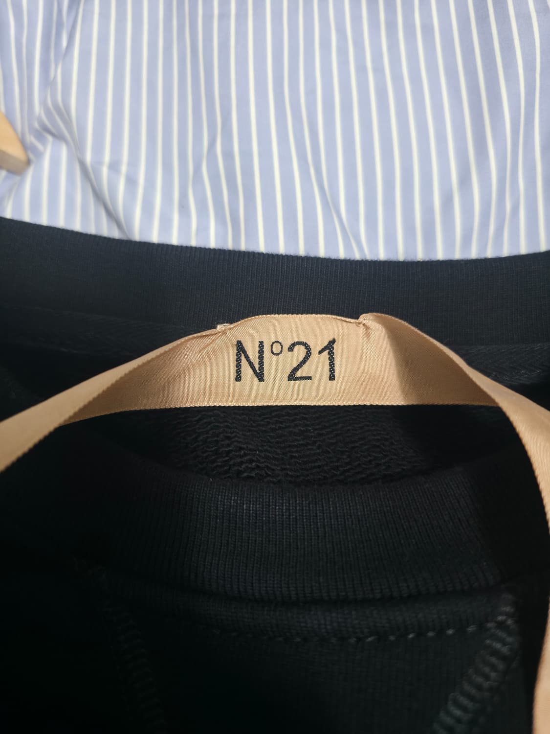 N°21 누메로벤티우노 블랙 크롭 컷오프 스웻셔츠 S 상품이미지6