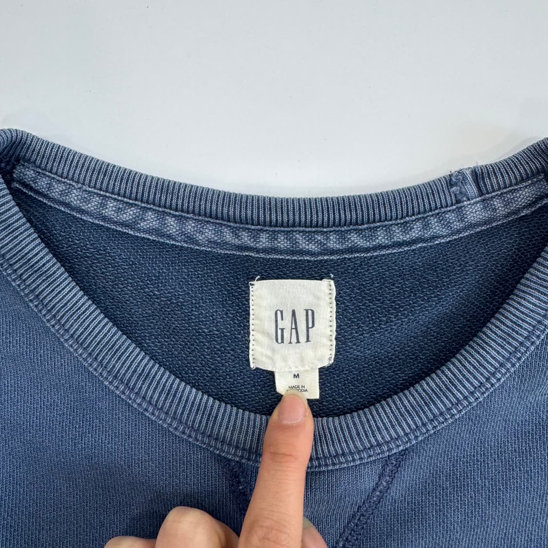 Gap 갭 화이트 그런지 로고 네이비 맨투맨 상품이미지5