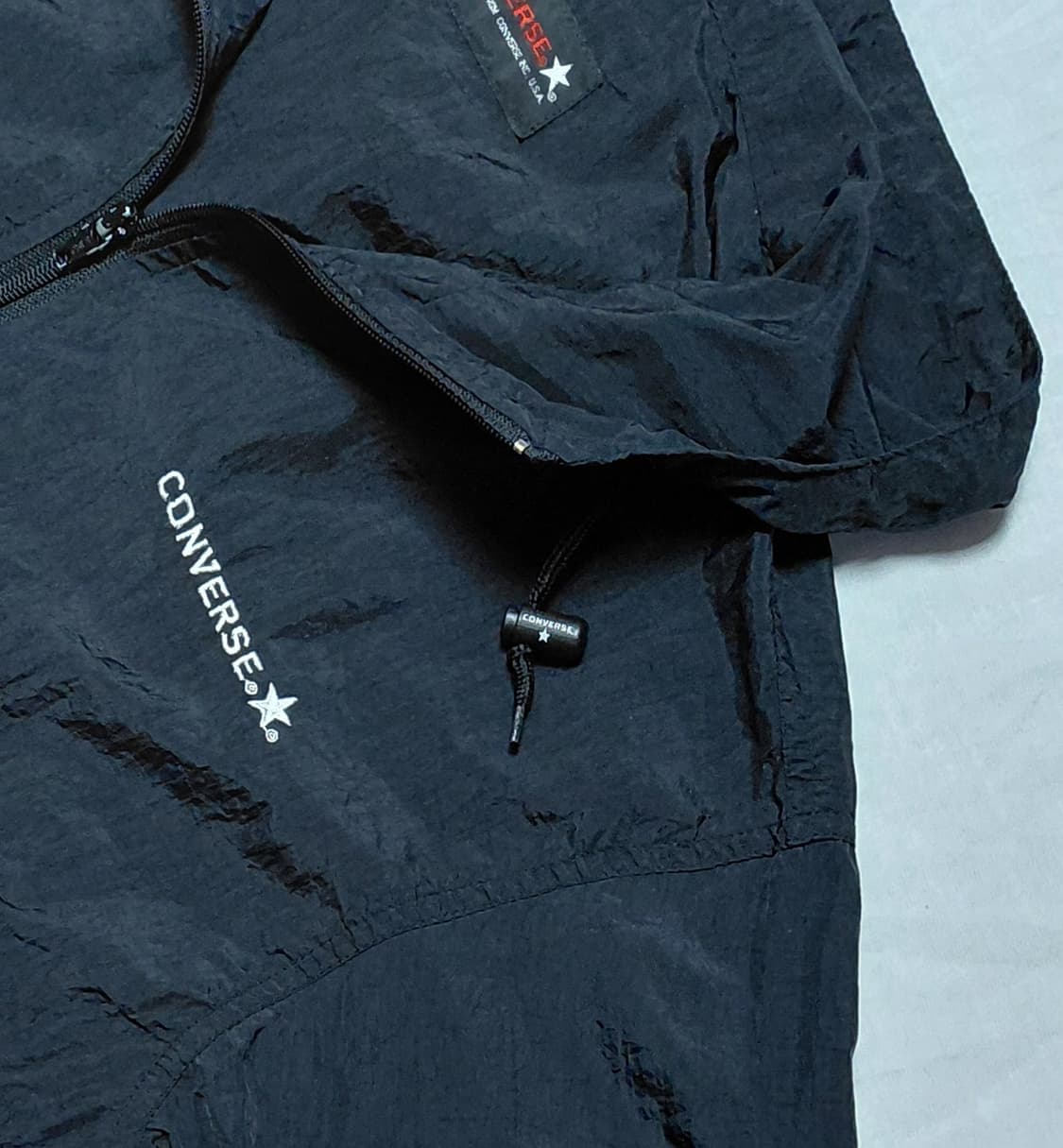 [95] CONVERSE 올블랙 로고 자수 아노락 바람막이(남녀공용) 상품이미지3