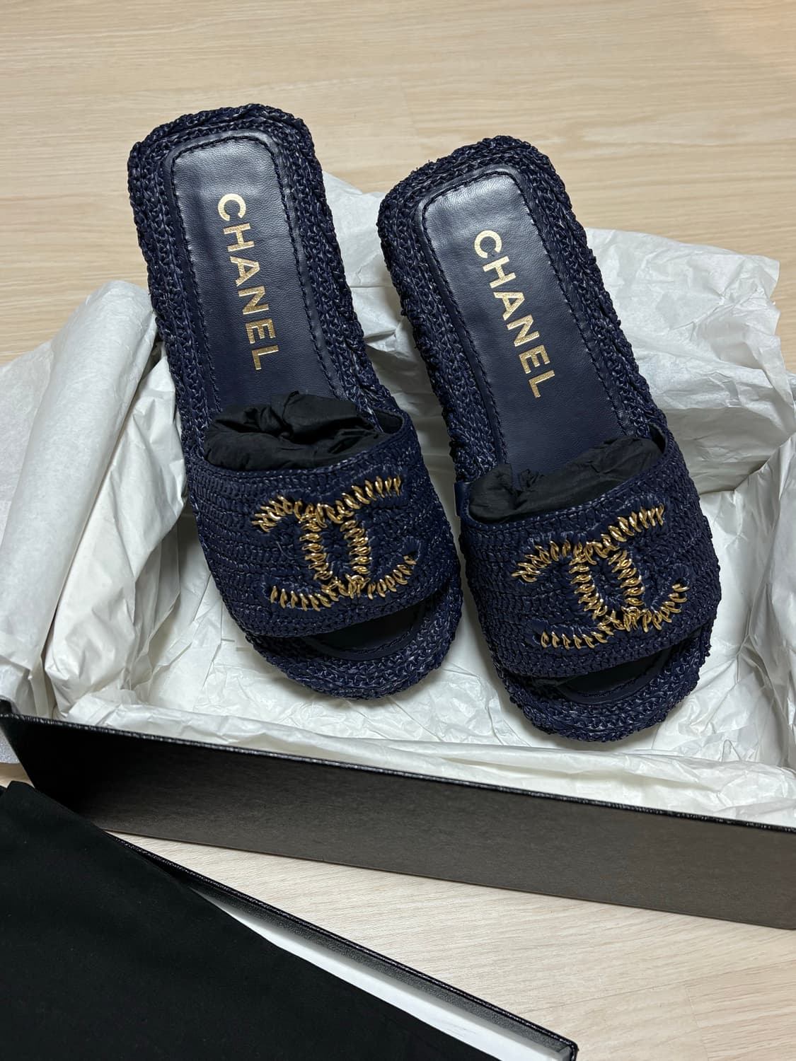 샤넬 CC골드체인 라피아 뮬(37) 상품이미지2